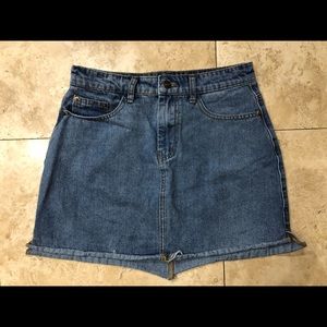Francesca’s Mi ami Super cute jean skirt Medium.